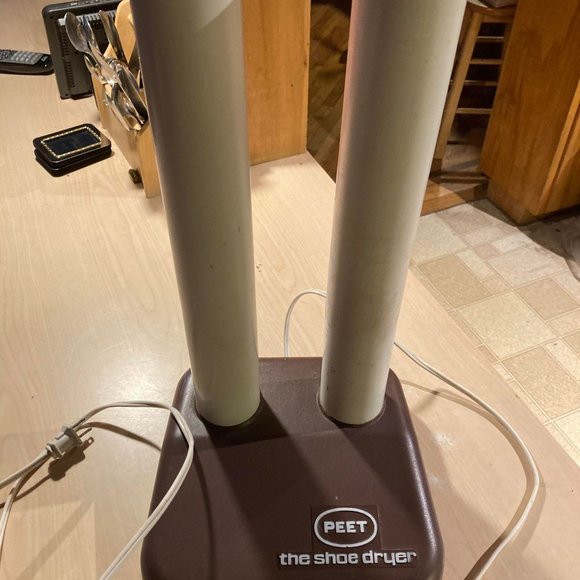 Peet Boot Dryer thermal convection to safely dry soggy footwear overnight. - Picture 1 of 7
